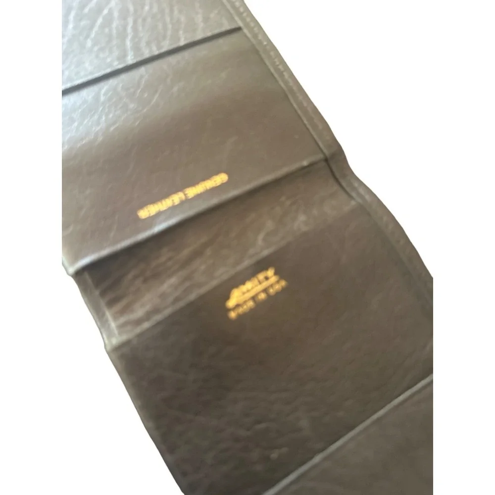 Amity Trifold Wallet Brown Genuine Leather Made in USA Pebbled Vintage Classic